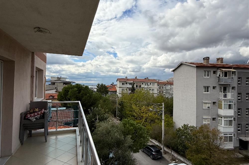 Bornova İnönü’de yenilenmiş 135 m2 3+1 ferah daire