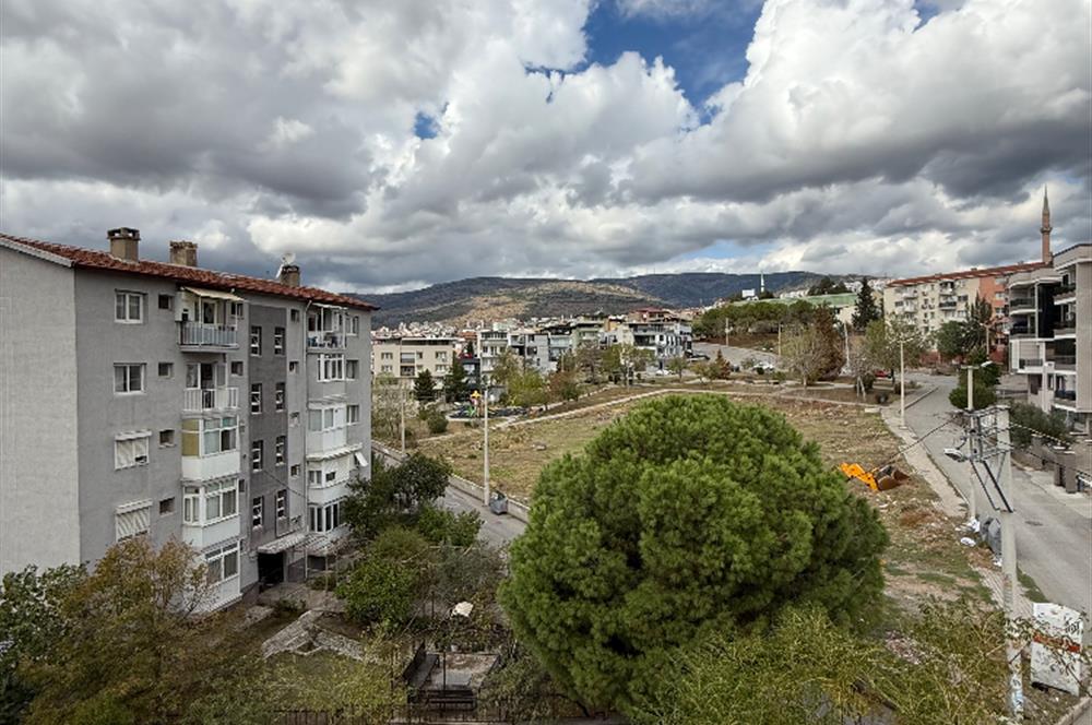 Bornova İnönü’de yenilenmiş 135 m2 3+1 ferah daire
