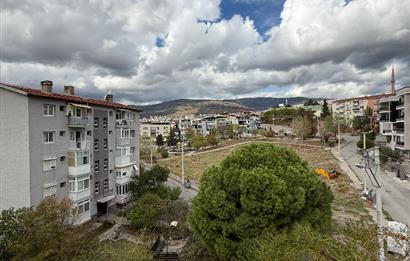 Bornova İnönü’de yenilenmiş 135 m2 3+1 ferah daire