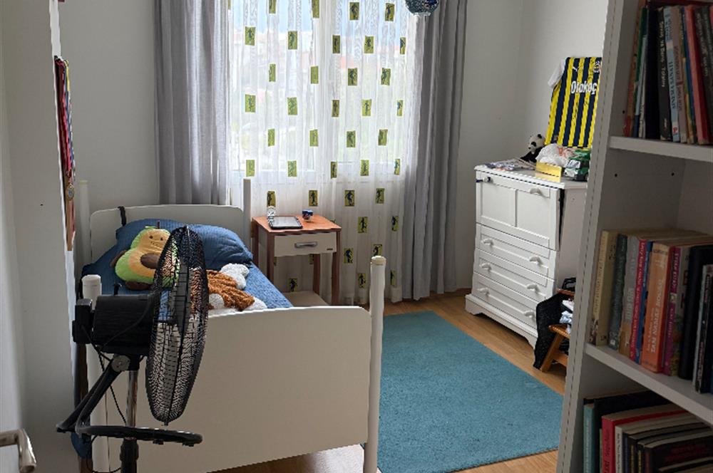 Bornova İnönü’de yenilenmiş 135 m2 3+1 ferah daire