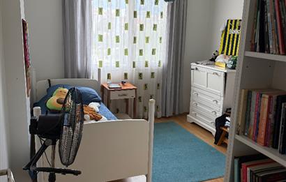 Bornova İnönü’de yenilenmiş 135 m2 3+1 ferah daire