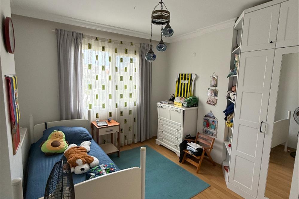 Bornova İnönü’de yenilenmiş 135 m2 3+1 ferah daire
