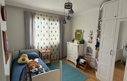 Bornova İnönü’de yenilenmiş 135 m2 3+1 ferah daire
