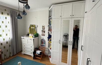 Bornova İnönü’de yenilenmiş 135 m2 3+1 ferah daire