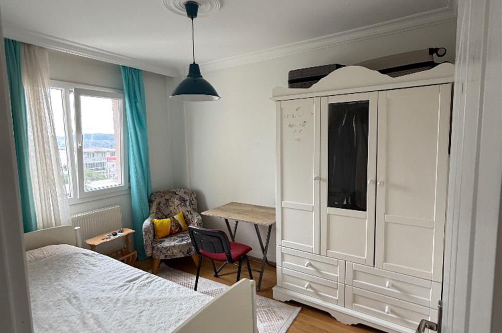 Bornova İnönü’de yenilenmiş 135 m2 3+1 ferah daire