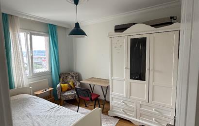 Bornova İnönü’de yenilenmiş 135 m2 3+1 ferah daire