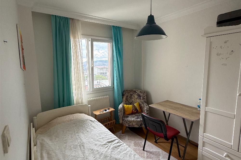 Bornova İnönü’de yenilenmiş 135 m2 3+1 ferah daire
