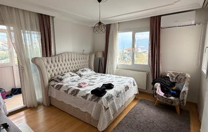 Bornova İnönü’de yenilenmiş 135 m2 3+1 ferah daire