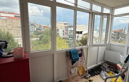 Bornova İnönü’de yenilenmiş 135 m2 3+1 ferah daire