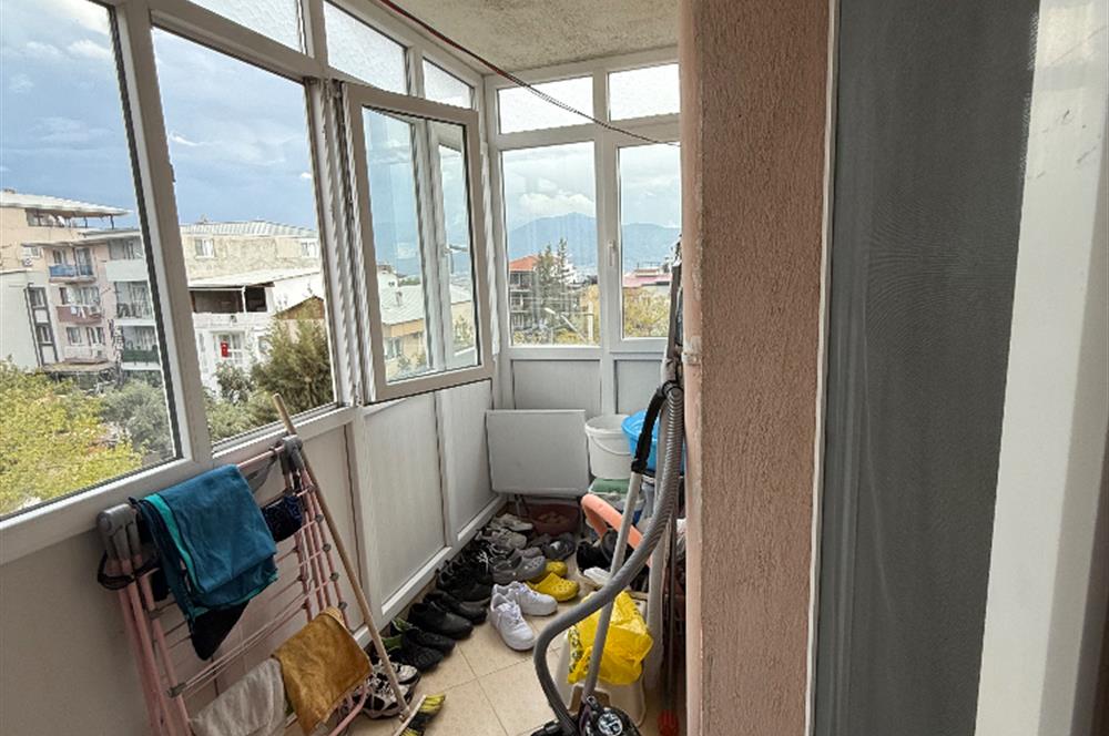 Bornova İnönü’de yenilenmiş 135 m2 3+1 ferah daire