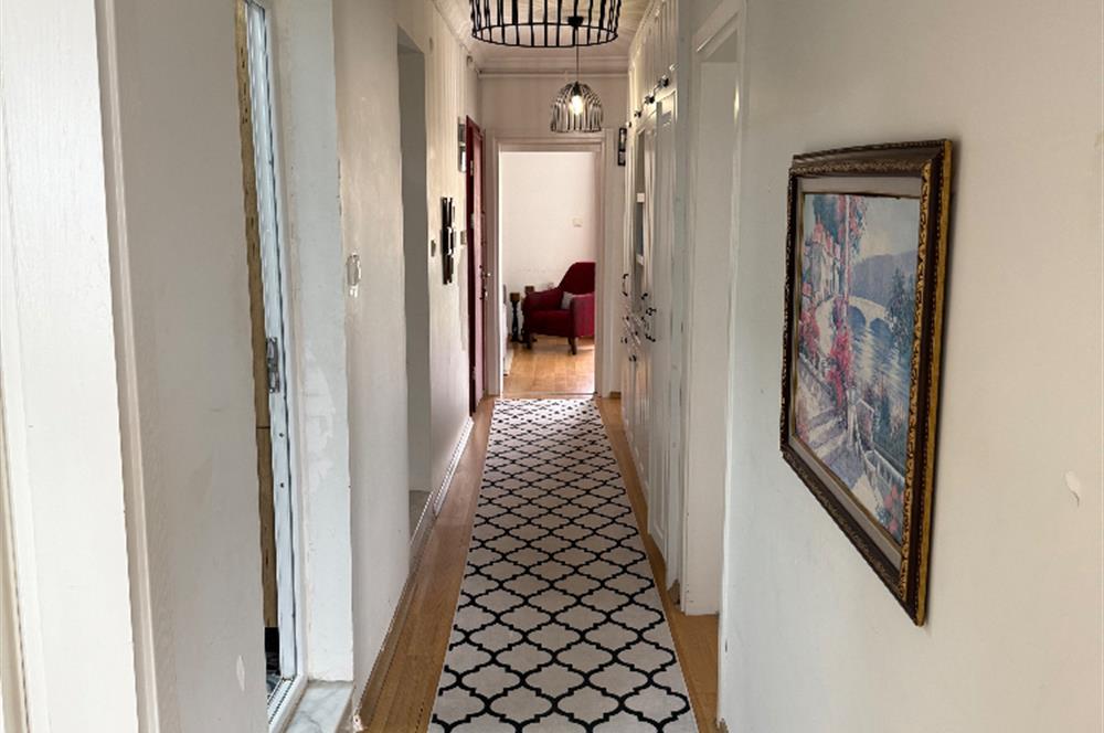 Bornova İnönü’de yenilenmiş 135 m2 3+1 ferah daire