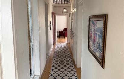 Bornova İnönü’de yenilenmiş 135 m2 3+1 ferah daire
