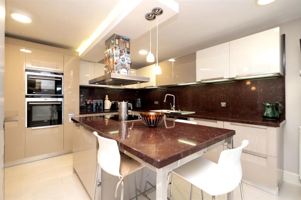 BEYKOZ GÖKSU EVLERİ 5+2 ÖZEL YAPIM BOĞAZ MANZARALI SATILIK VİLLA