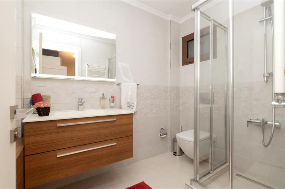 BEYKOZ GÖKSU EVLERİ 5+2 ÖZEL YAPIM BOĞAZ MANZARALI SATILIK VİLLA