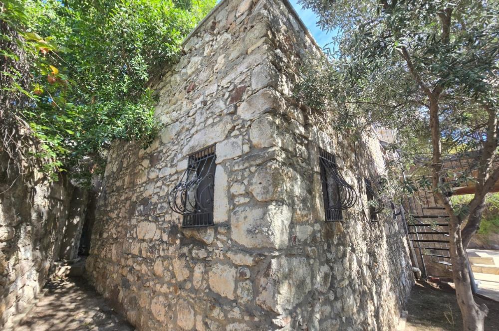 Yalıkavak Gökçebel’de 19. Yüzyıl Orjinal Taş Mimarisine Sahip Müstakil Taş Villa ve Arsası