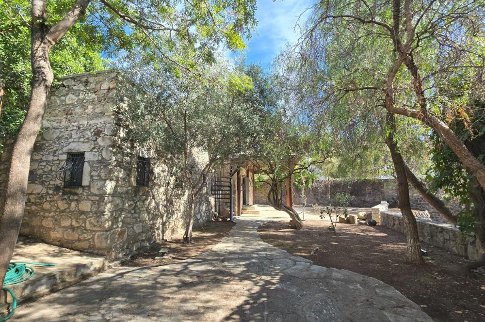 Yalıkavak Gökçebel’de 19. Yüzyıl Orjinal Taş Mimarisine Sahip Müstakil Taş Villa ve Arsası