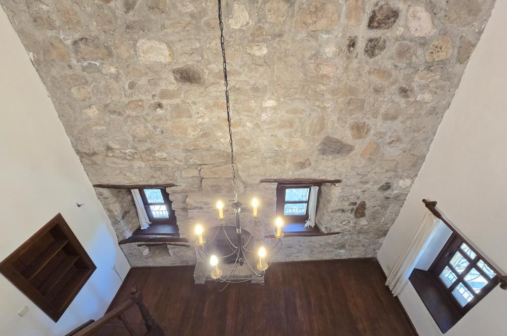 Yalıkavak Gökçebel’de 19. Yüzyıl Orjinal Taş Mimarisine Sahip Müstakil Taş Villa ve Arsası