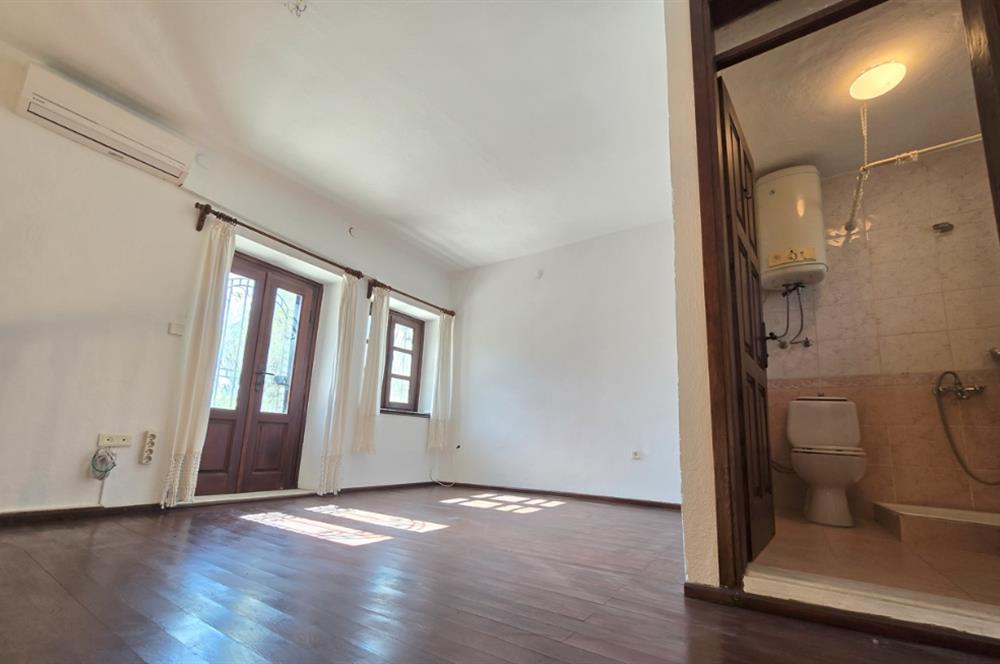 Yalıkavak Gökçebel’de 19. Yüzyıl Orjinal Taş Mimarisine Sahip Müstakil Taş Villa ve Arsası
