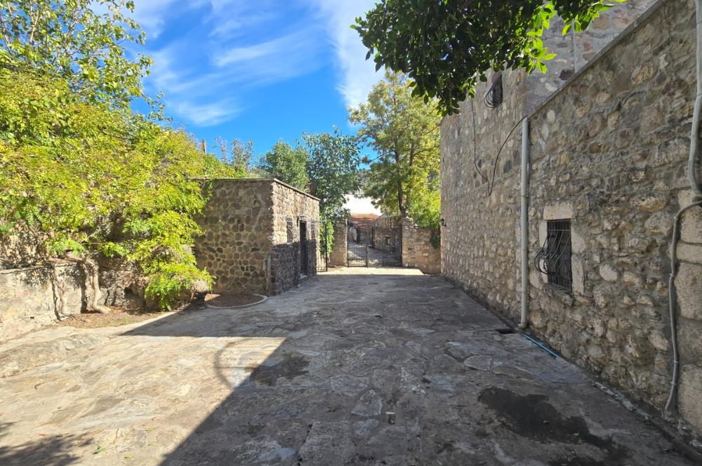 Yalıkavak Gökçebel’de 19. Yüzyıl Orjinal Taş Mimarisine Sahip Müstakil Taş Villa ve Arsası