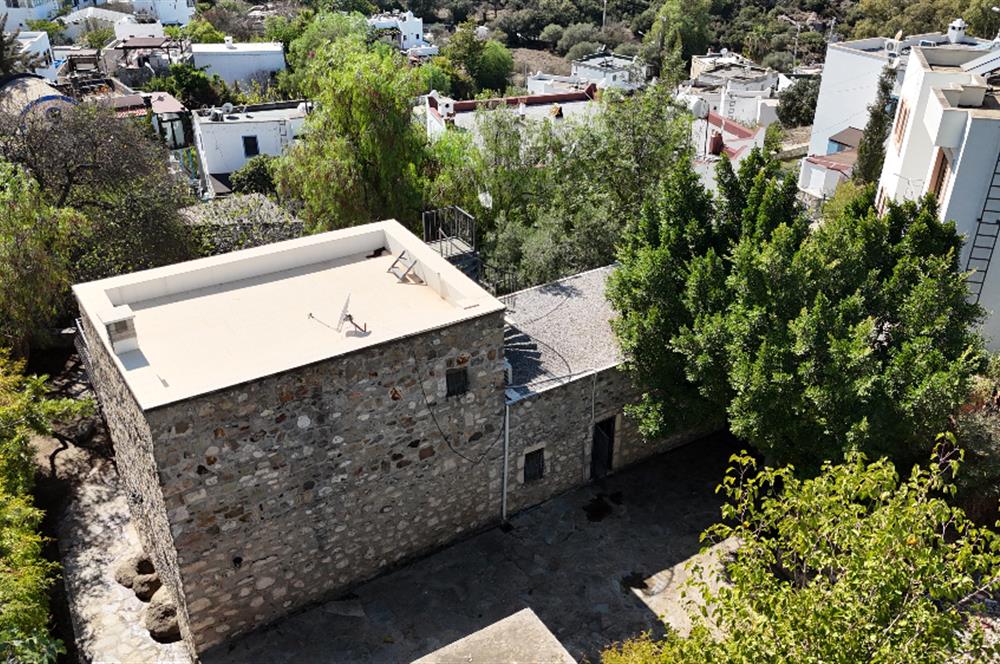 Yalıkavak Gökçebel’de 19. Yüzyıl Orjinal Taş Mimarisine Sahip Müstakil Taş Villa ve Arsası