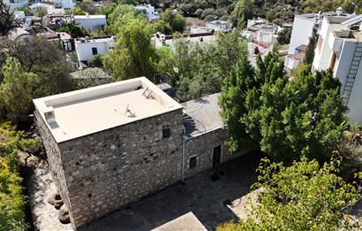 Yalıkavak Gökçebel’de 19. Yüzyıl Orjinal Taş Mimarisine Sahip Müstakil Taş Villa ve Arsası