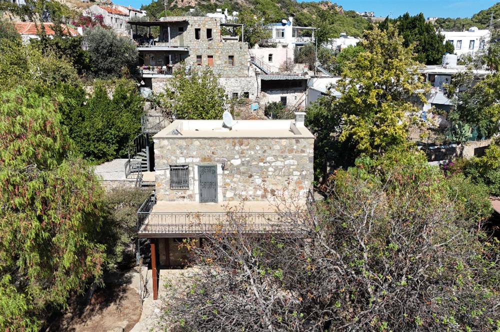 Yalıkavak Gökçebel’de 19. Yüzyıl Orjinal Taş Mimarisine Sahip Müstakil Taş Villa ve Arsası