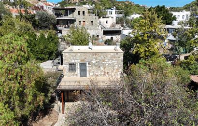 Yalıkavak Gökçebel’de 19. Yüzyıl Orjinal Taş Mimarisine Sahip Müstakil Taş Villa ve Arsası