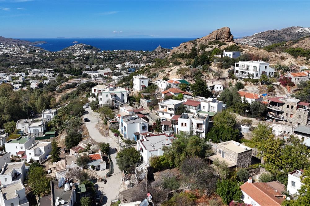 Yalıkavak Gökçebel’de 19. Yüzyıl Orjinal Taş Mimarisine Sahip Müstakil Taş Villa ve Arsası