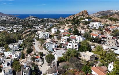 Yalıkavak Gökçebel’de 19. Yüzyıl Orjinal Taş Mimarisine Sahip Müstakil Taş Villa ve Arsası