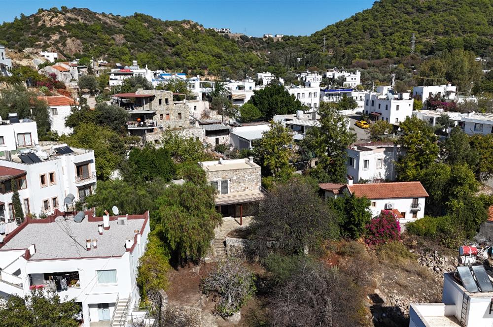 Yalıkavak Gökçebel’de 19. Yüzyıl Orjinal Taş Mimarisine Sahip Müstakil Taş Villa ve Arsası