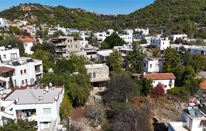 Yalıkavak Gökçebel’de 19. Yüzyıl Orjinal Taş Mimarisine Sahip Müstakil Taş Villa ve Arsası