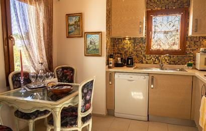 Bodrum Eskiçeşme'de Havuzlu Butik Sitede, Oasis Avm'ye ve Marketlere Yürüme Mesafesinde 2+1