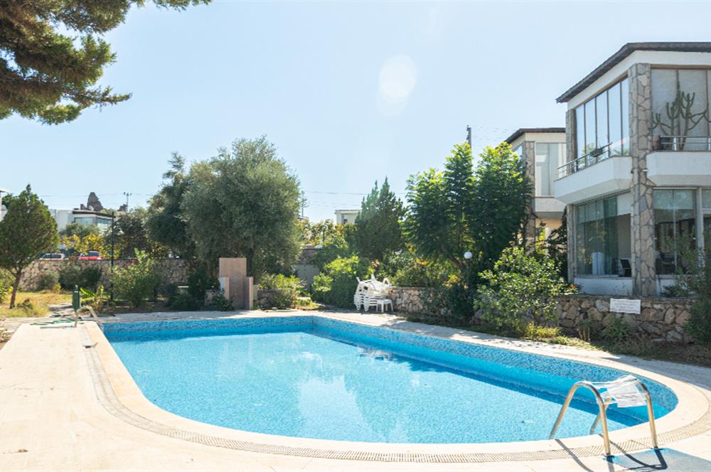 Bodrum Eskiçeşme'de Havuzlu Butik Sitede, Oasis Avm'ye ve Marketlere Yürüme Mesafesinde 2+1