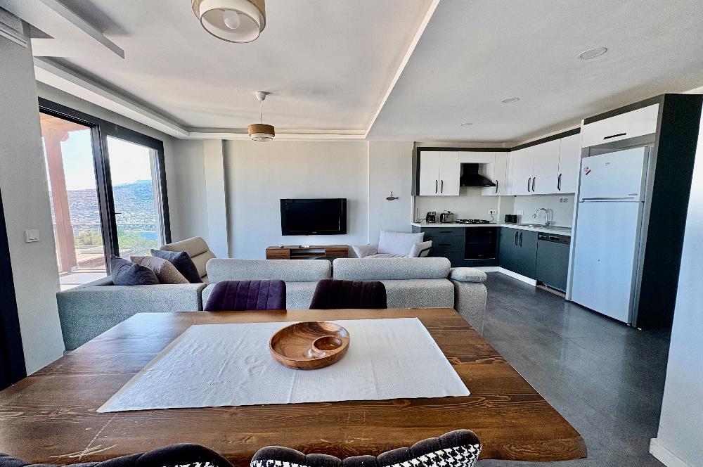 Panoramik Deniz Manzaralı Eşyalı 3 Odalı Daire