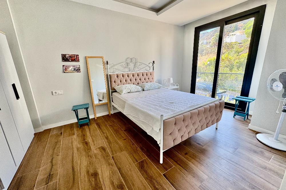 Panoramik Deniz Manzaralı Eşyalı 3 Odalı Daire