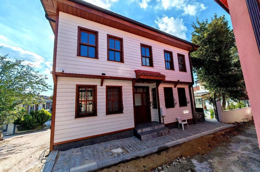 Şile Balibey'de Satılık 5+1 Tarihi Beyaz Köşk 