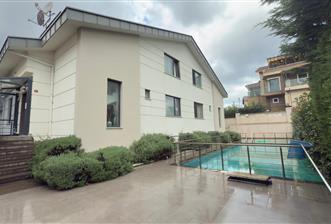 Zekeriyaköy'de Butik Sitede Dekorasyonlu Satılık İkiz villa