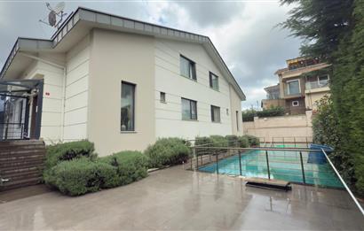 Zekeriyaköy'de Butik Sitede Dekorasyonlu Satılık İkiz villa
