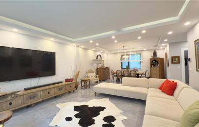 Zekeriyaköy'de Butik Sitede Dekorasyonlu Satılık İkiz villa
