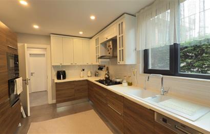 Zekeriyaköy'de Butik Sitede Dekorasyonlu Satılık İkiz villa