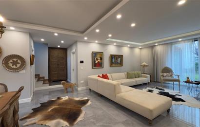 Zekeriyaköy'de Butik Sitede Dekorasyonlu Satılık İkiz villa