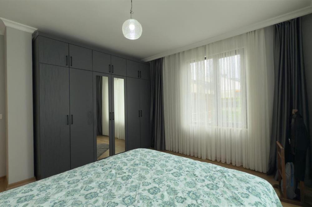Zekeriyaköy'de Butik Sitede Dekorasyonlu Satılık İkiz villa