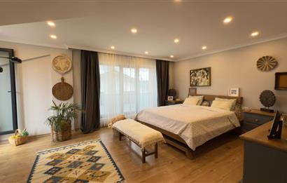 Zekeriyaköy'de Butik Sitede Dekorasyonlu Satılık İkiz villa