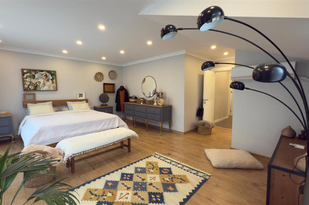 Zekeriyaköy'de Butik Sitede Dekorasyonlu Satılık İkiz villa