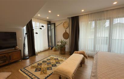 Zekeriyaköy'de Butik Sitede Dekorasyonlu Satılık İkiz villa
