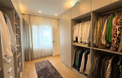 Zekeriyaköy'de Butik Sitede Dekorasyonlu Satılık İkiz villa