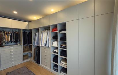 Zekeriyaköy'de Butik Sitede Dekorasyonlu Satılık İkiz villa