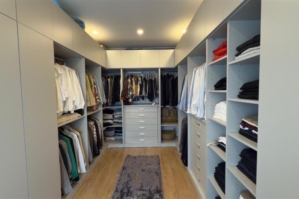 Zekeriyaköy'de Butik Sitede Dekorasyonlu Satılık İkiz villa