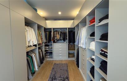 Zekeriyaköy'de Butik Sitede Dekorasyonlu Satılık İkiz villa