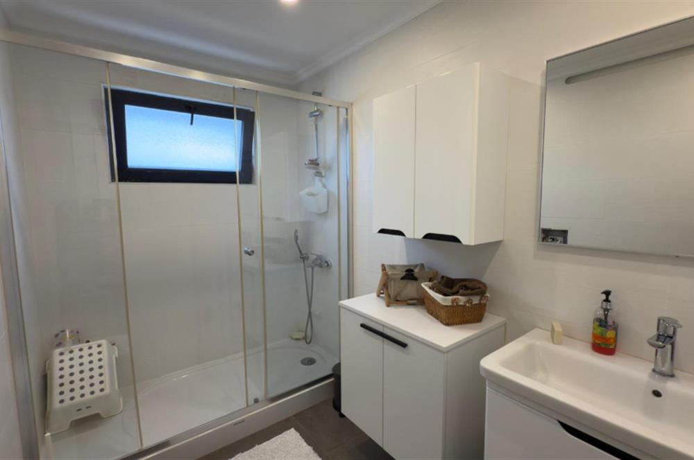 Zekeriyaköy'de Butik Sitede Dekorasyonlu Satılık İkiz villa